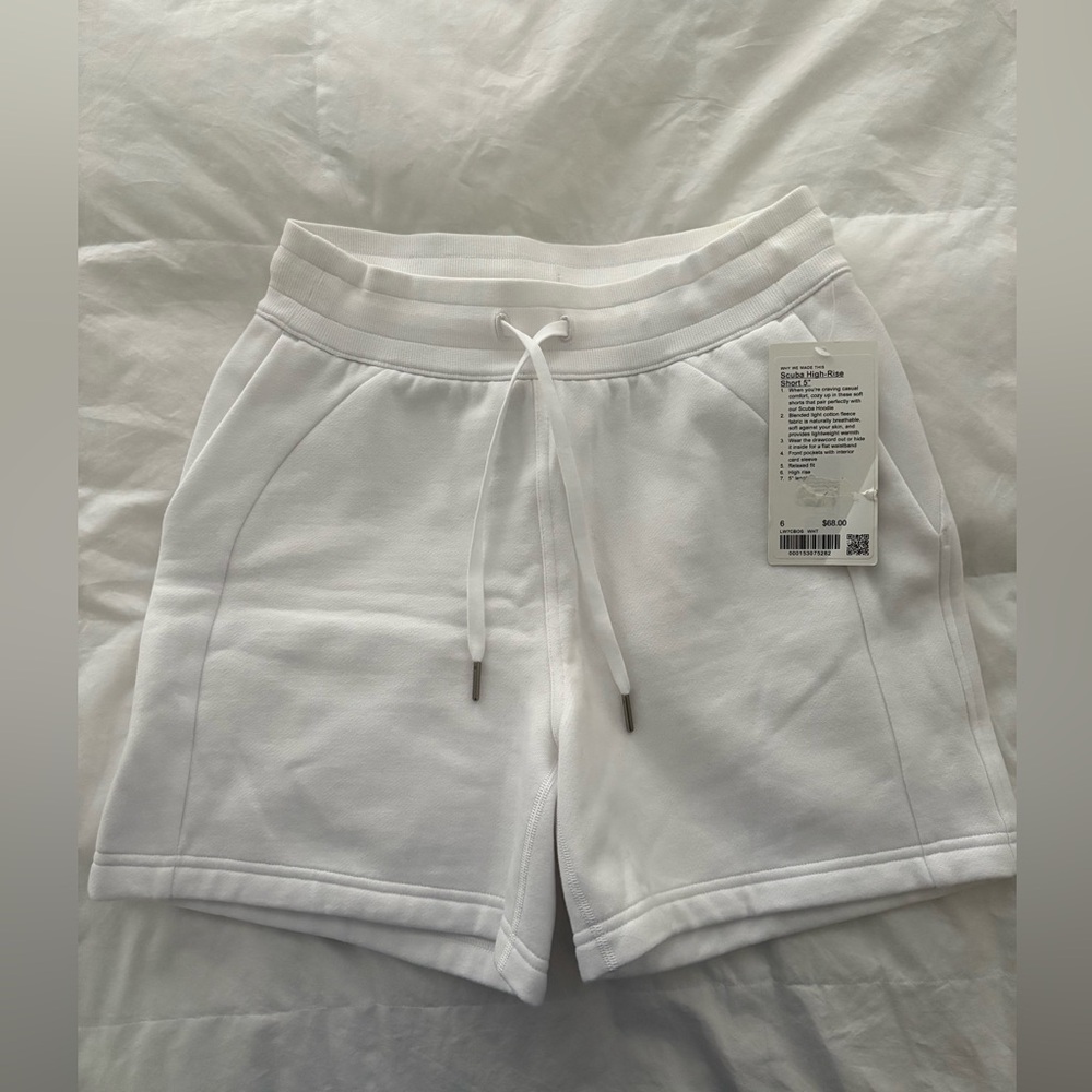 White Lululemon scuba high rise short 5”